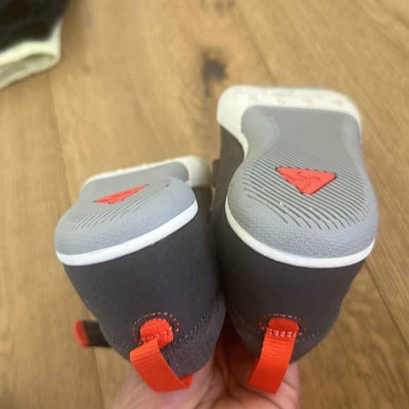 Plae ROEN Kids Shoes - Gray and Red 3 boys NWT - Picture 7 of 11